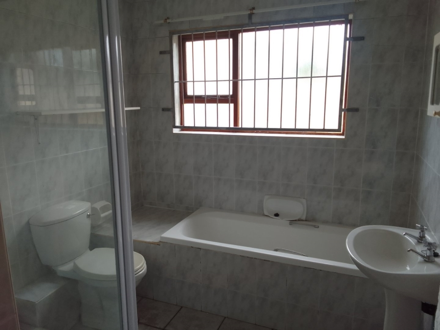 4 Bedroom Property for Sale in Summerstrand Eastern Cape